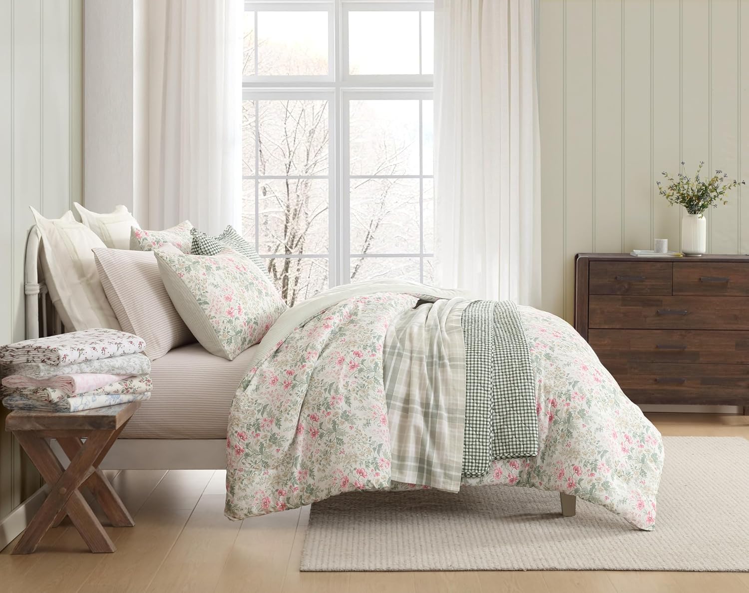 Laura Ashley - Flannel Sheets Queen Size, Anti-Pilling & Wrinkle Resistant Cotton, Touchably Soft for All-Season Comfort - Bed Sheets with Matching Pillowcases & Fitted Sheet (Mulholland Plaid Blue)