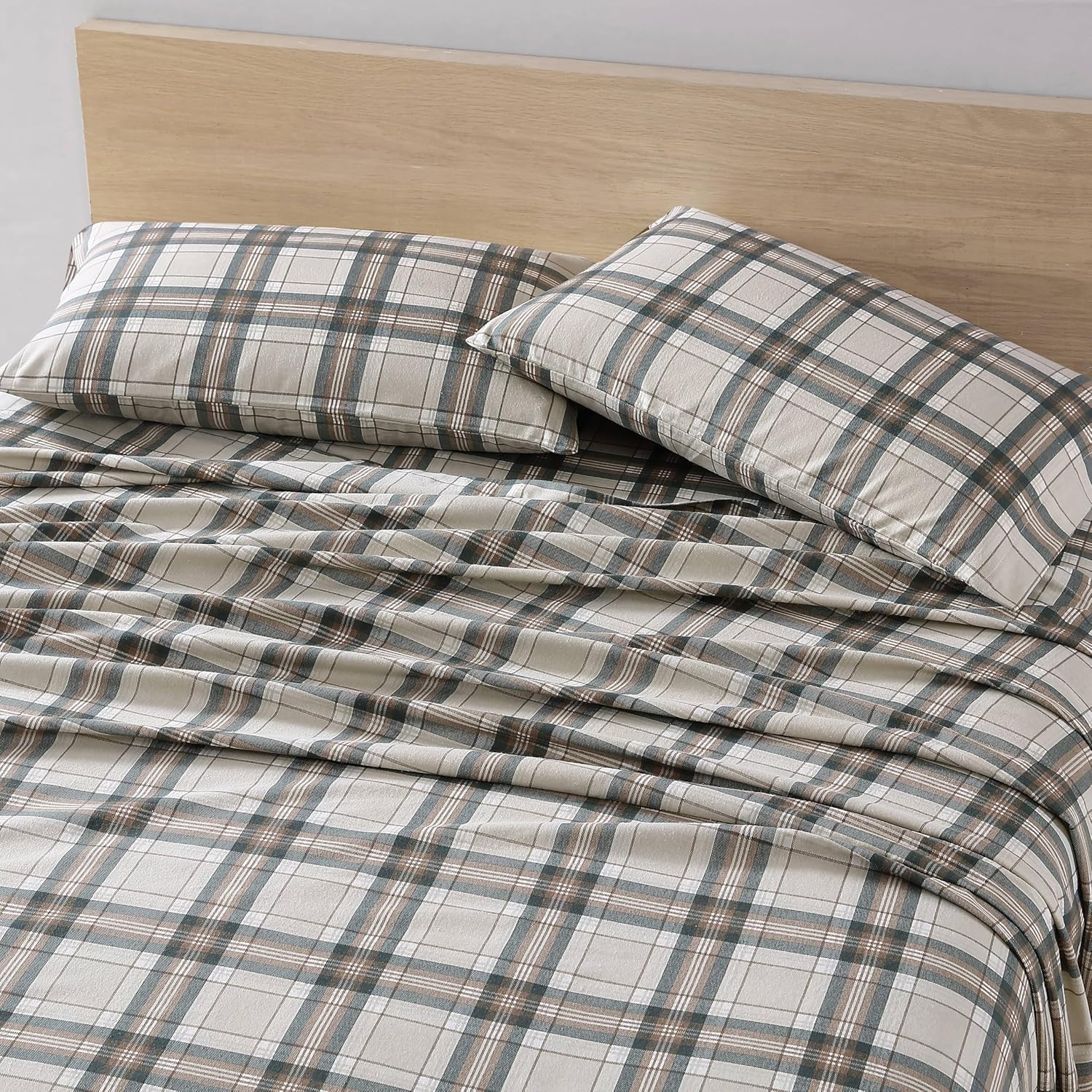 Eddie Bauer - Flannel Sheets Queen Size, Anti-Pilling & Wrinkle Resistant Cotton, Touchably Soft for All-Season Comfort - Bed Sheets with Matching Pillowcases & Fitted Sheet (Edgewood Plaid Green)